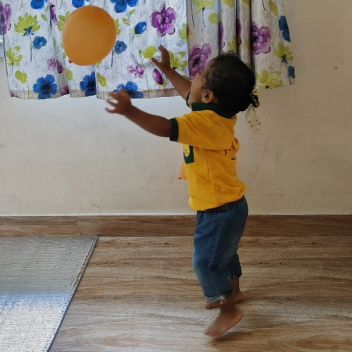 kid playing with ballon